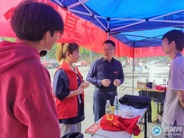 88dc244598144c97af9e851066d17c99.jpg 国资处处长李宁对活动宣传