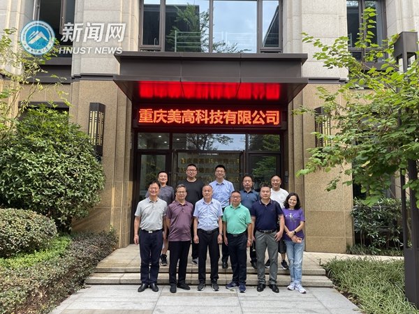 04707b88e715431eb1061e0bf9377449.jpg 与用人单位洽谈深化校企合作