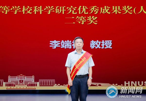 63b6e52ee9104404a49390b99cac27a5.jpg 第二届“十佳”优秀研究生导师团队