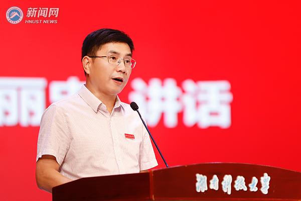 f4cf6e6ed7114c268bd7646b25114a8d.jpg 同题参见他说