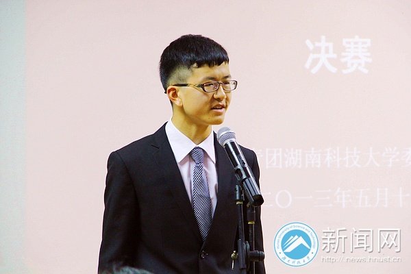 自信流畅的演讲夺得桂冠