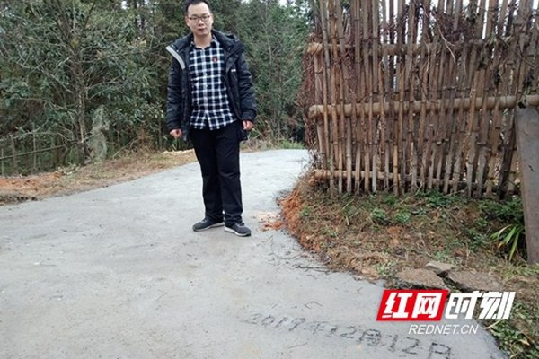 杨波选择将自己的青春之花绽放在这里